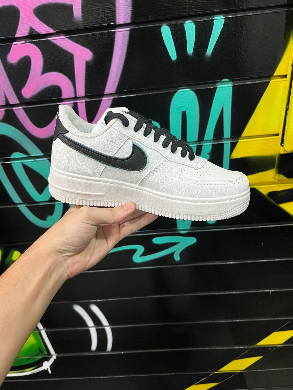 Tênis Nike Air Force - Faixa Cromada