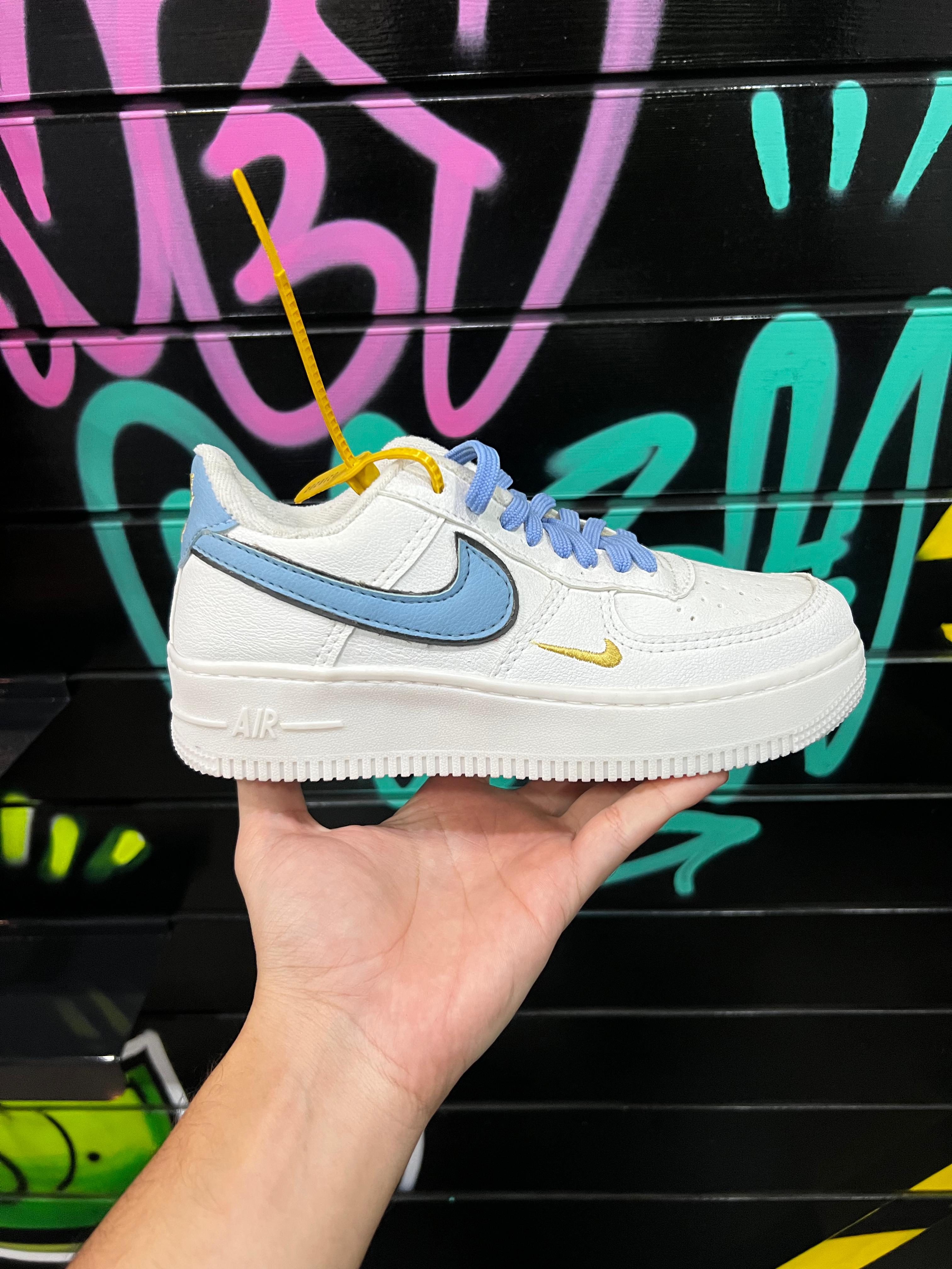 Tênis Nike Air Force - Branco e Azul