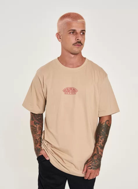 Camiseta Monte Leste Regular Estampada - Leão