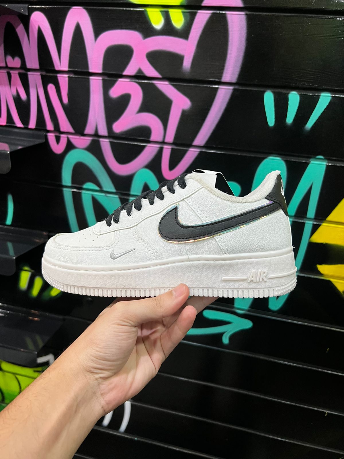 Tênis Nike Air Force - Faixa Cromada