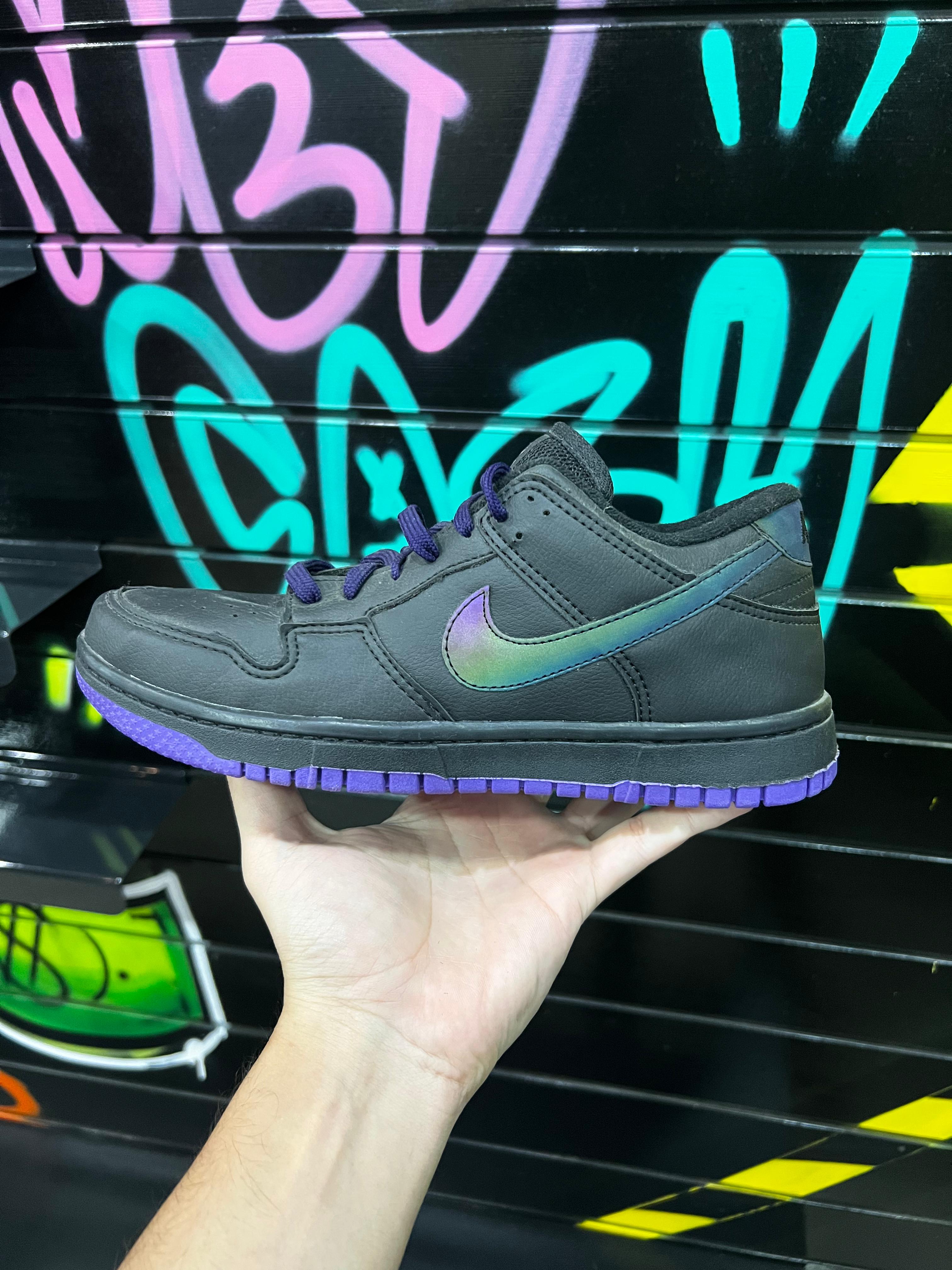 Tênis Nike SB First Avenue Low - Preta e Roxo